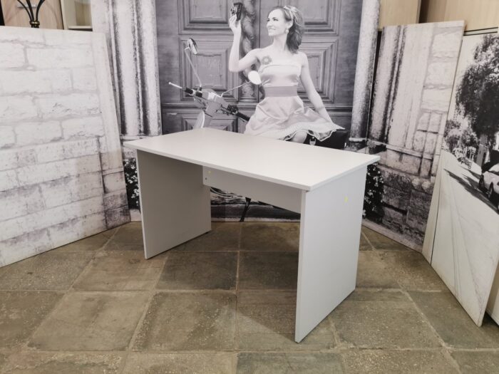 Стол письменный б/у 140х73х86 22мм  03919-СЕР (серый)