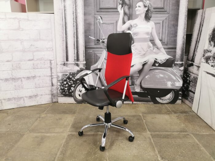 Кресло компьютерное б/у RIVA CHAIR 8074 12645-КСЧ (красный) сетка/ткань/кожзам